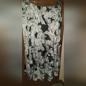 Worthington mid length ruffle skirt (L)